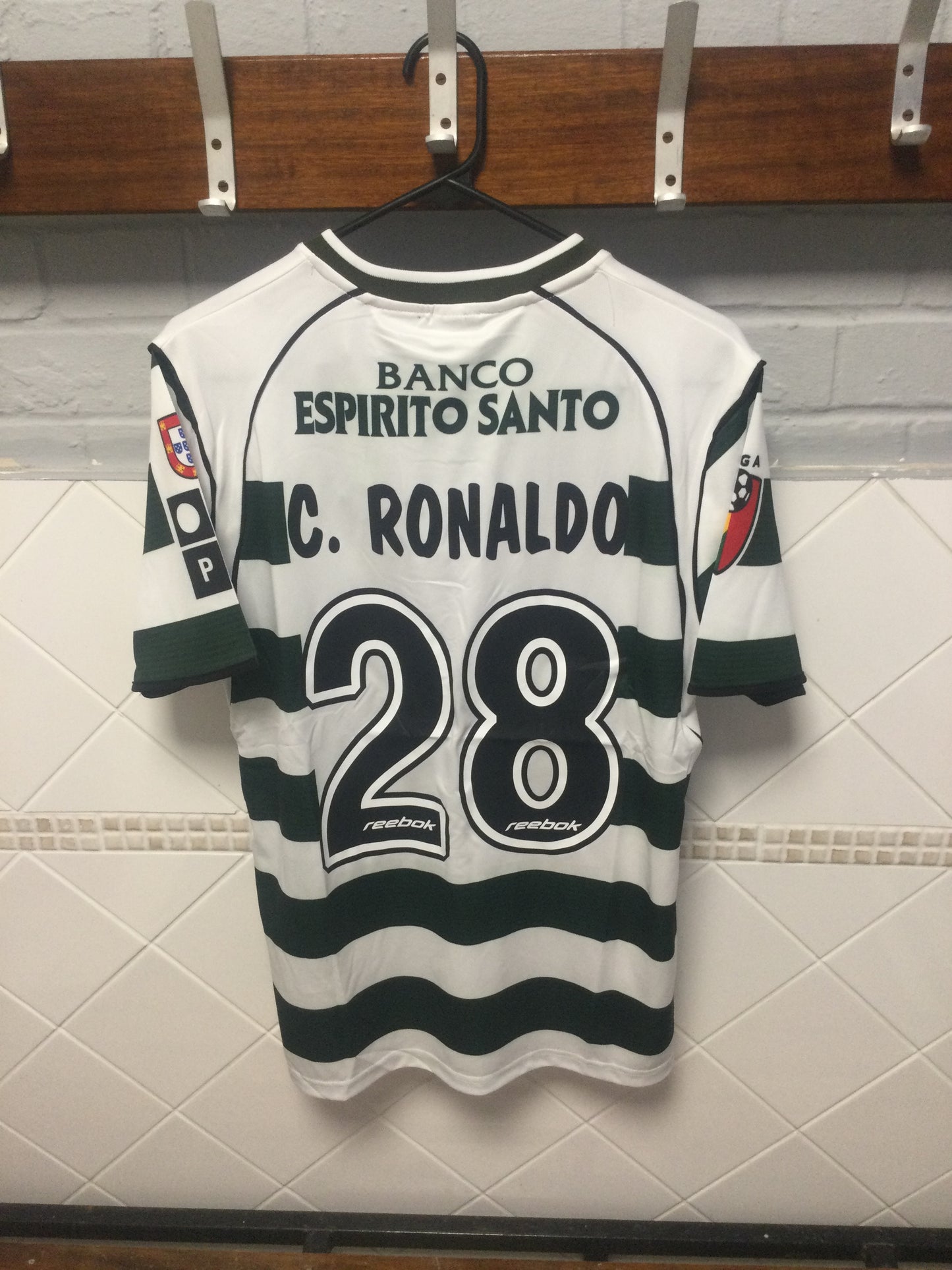 Sporting Lisbon 2001/02 Home Shirt C.Ronaldo 28